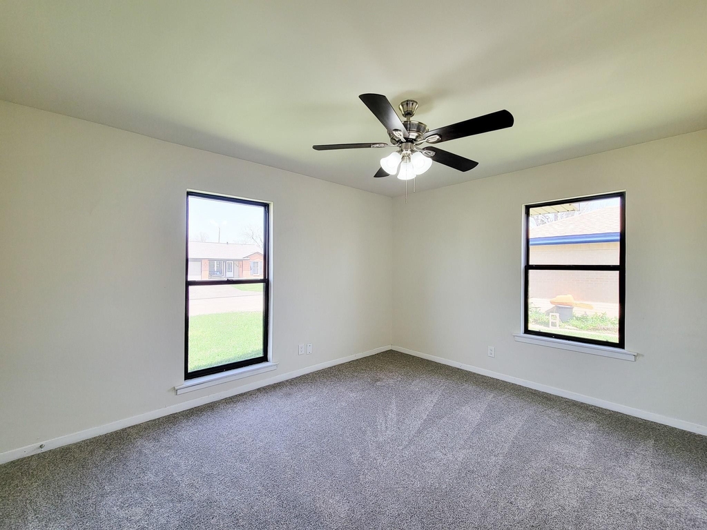 133 S Yaupon Street - Photo 13