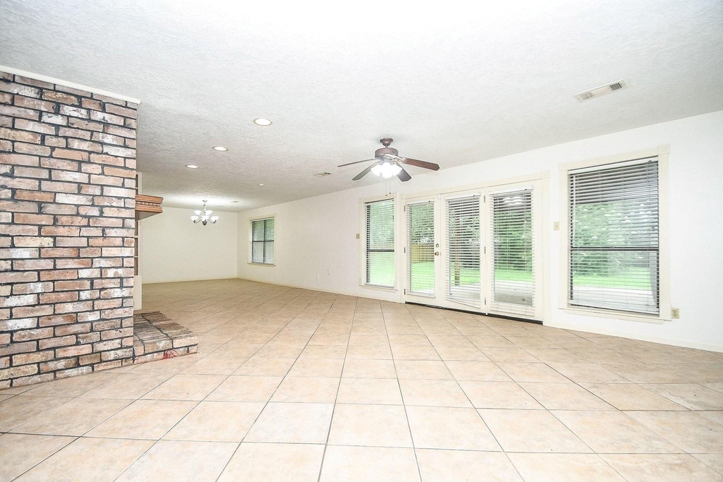 6702 Spring Leaf Drive - Photo 9