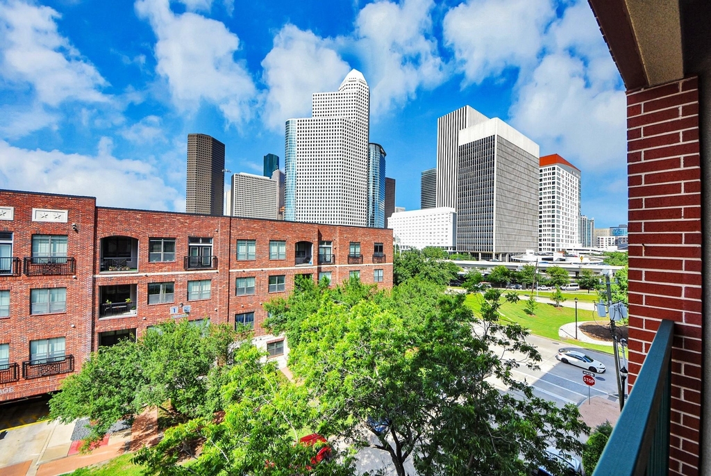 300 St Joseph Parkway - Photo 3