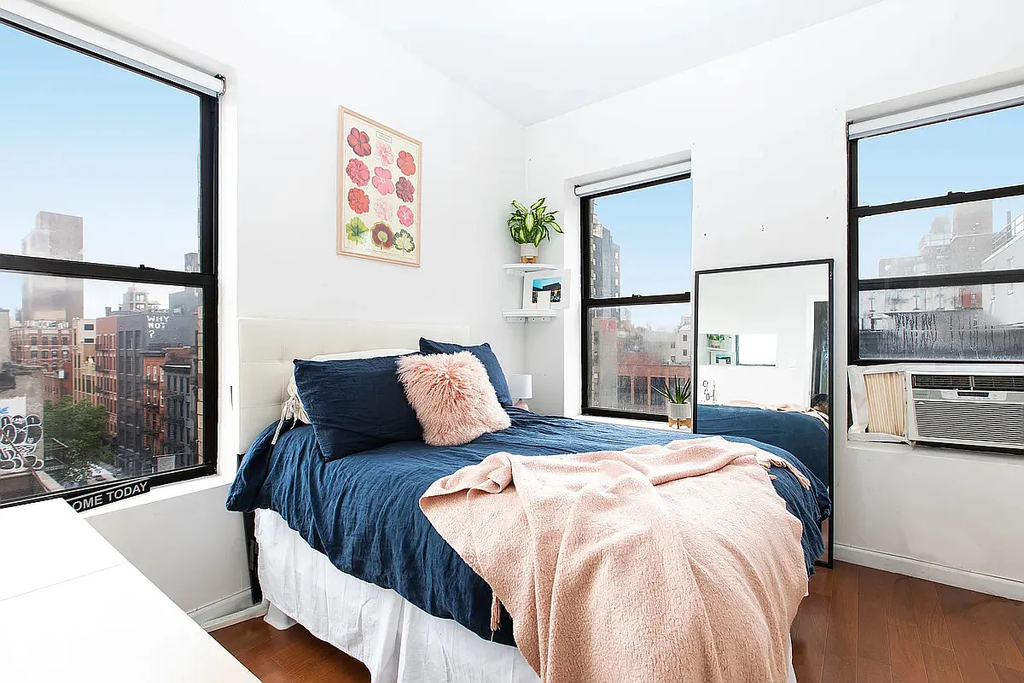 Stanton Street - Photo 1