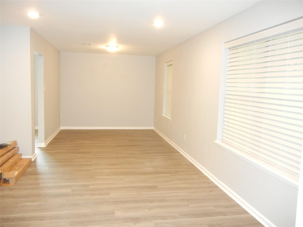 20811 Emerald Street - Photo 4