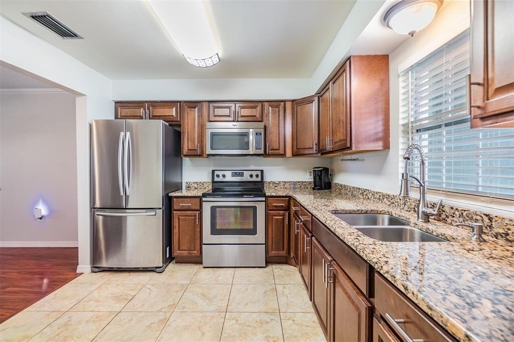 701 Poinsettia Road - Photo 2