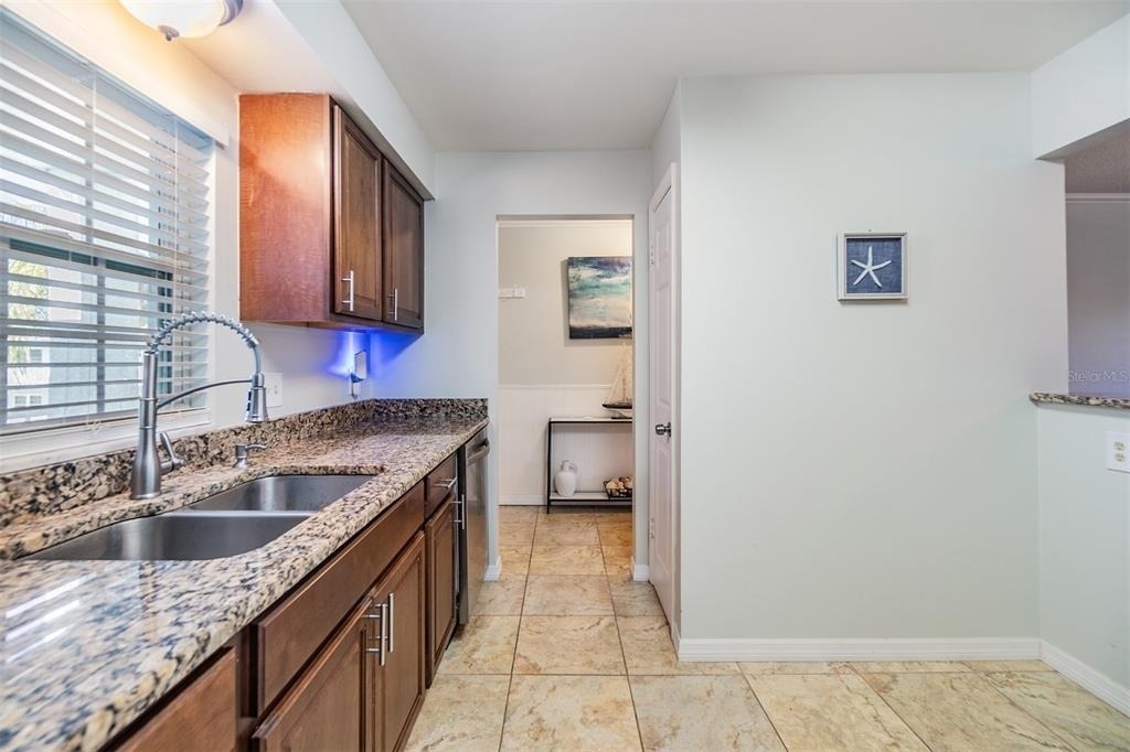 701 Poinsettia Road - Photo 6