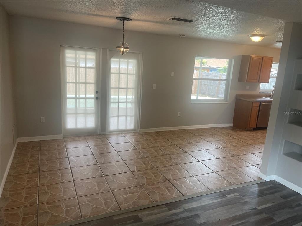 906 Essex Road - Photo 10