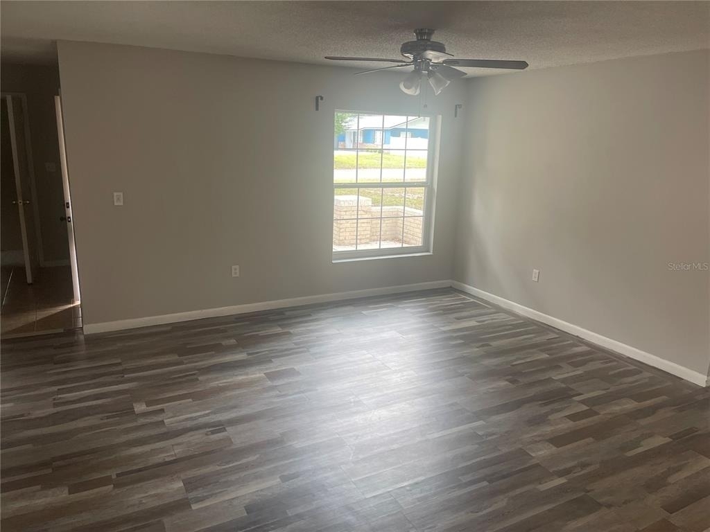 906 Essex Road - Photo 3