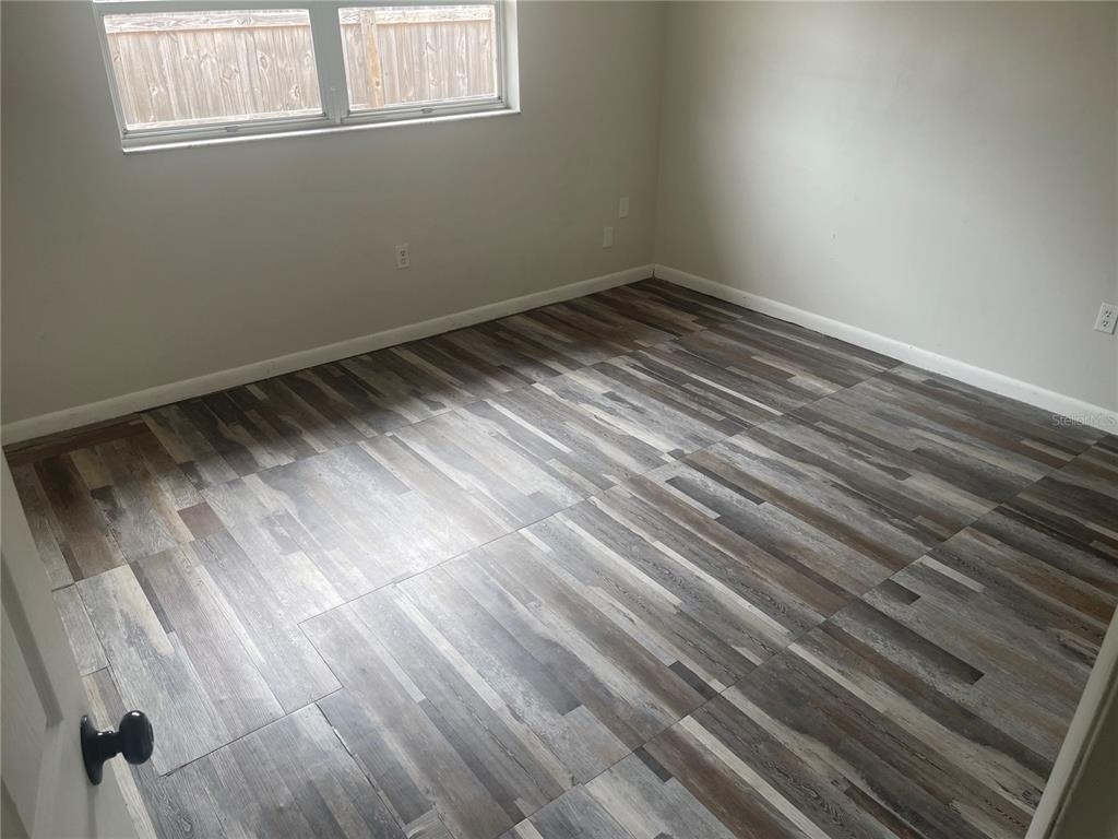906 Essex Road - Photo 5