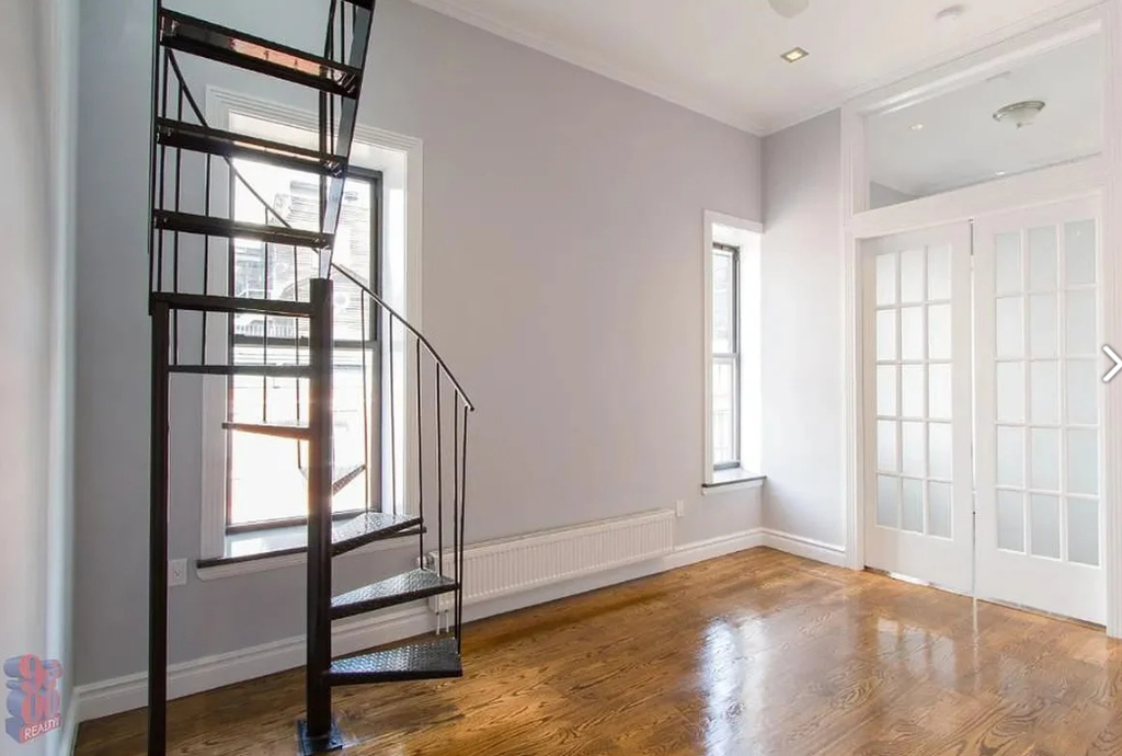 202 East 13th Street - Photo 2