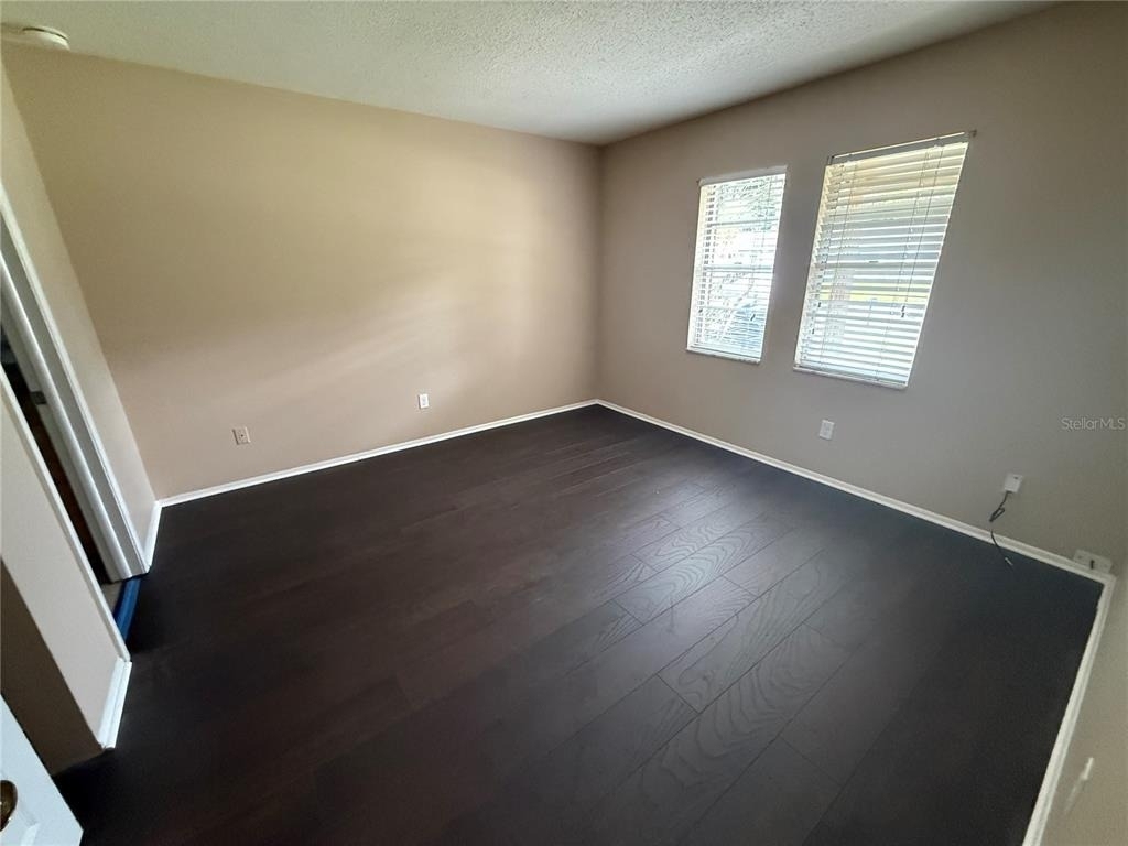 423 Longwood Circle - Photo 5