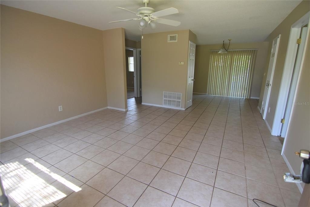 423 Longwood Circle - Photo 0