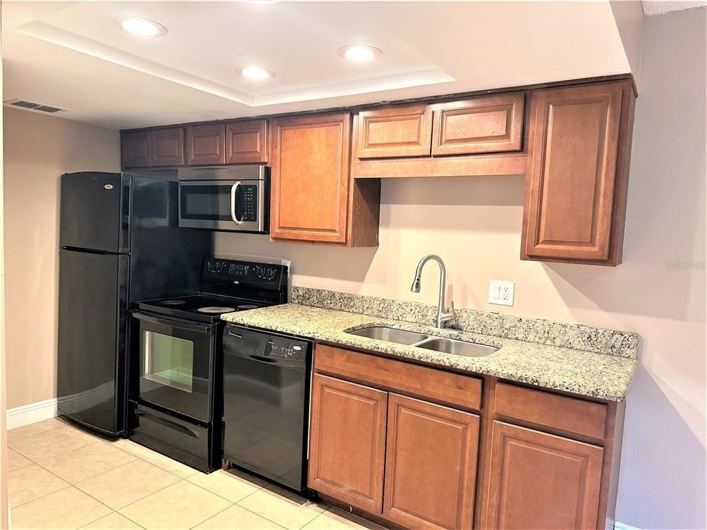 5057 Vineland Road - Photo 8