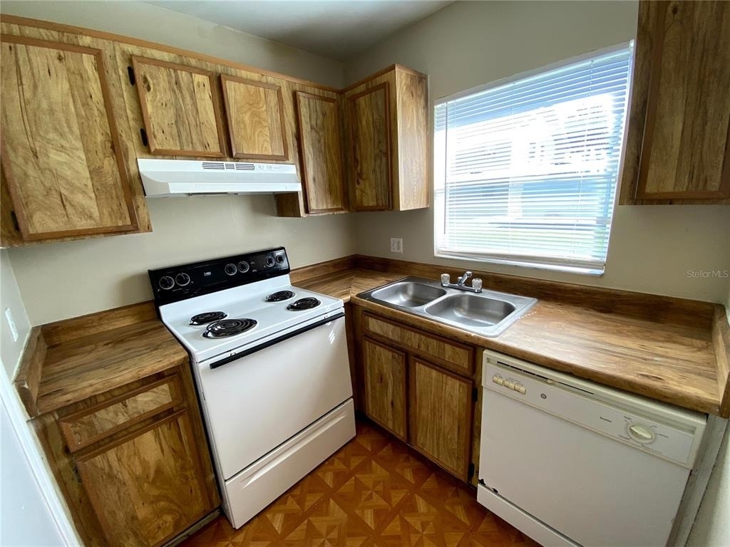 4148 Pershing Pointe Place - Photo 5
