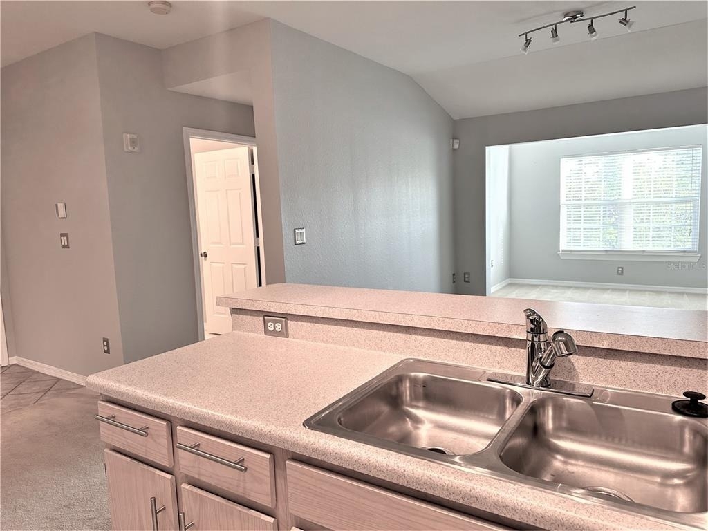 5475 Vineland Road - Photo 11