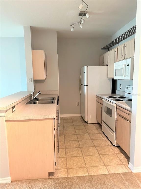 5475 Vineland Road - Photo 10