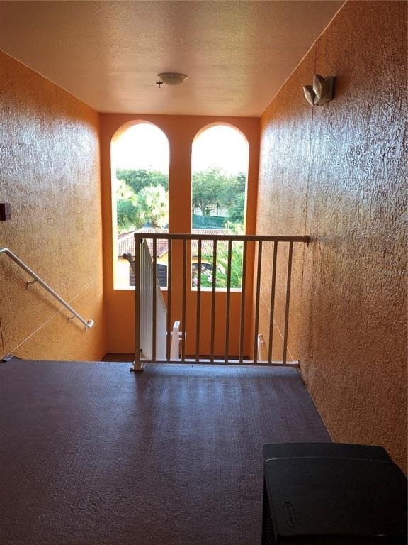 5475 Vineland Road - Photo 2