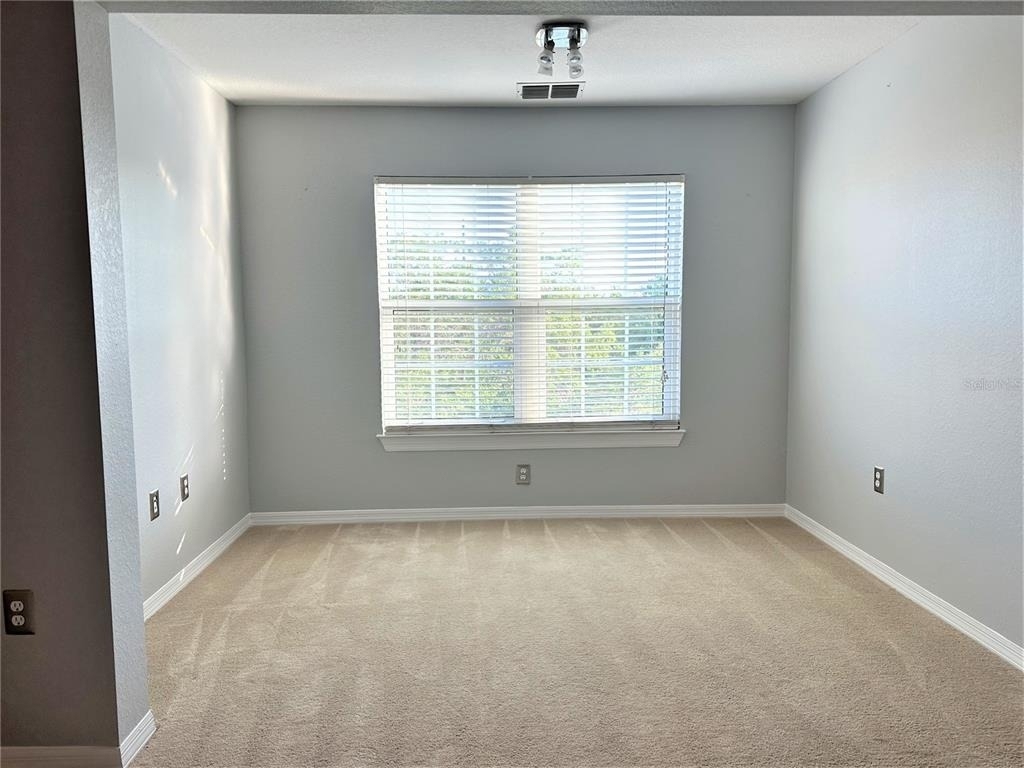 5475 Vineland Road - Photo 8