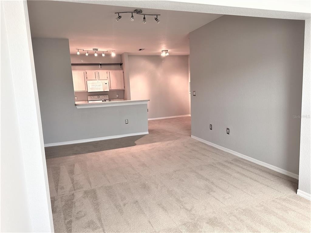 5475 Vineland Road - Photo 17