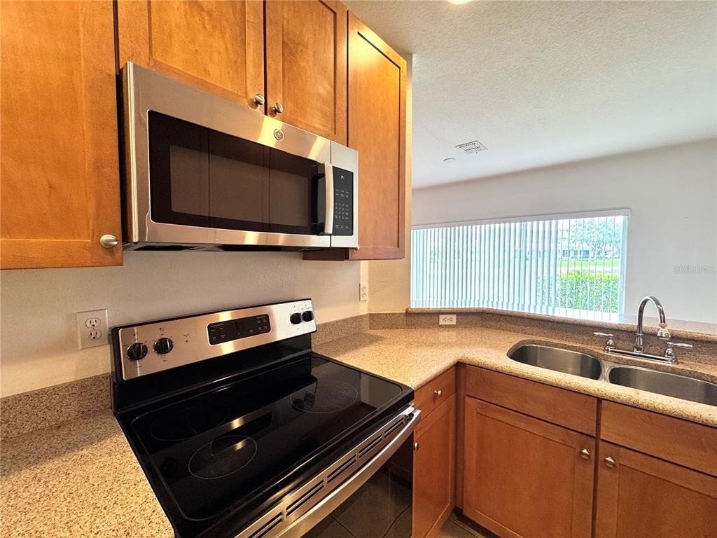 10735 Savannah Wood Drive - Photo 7