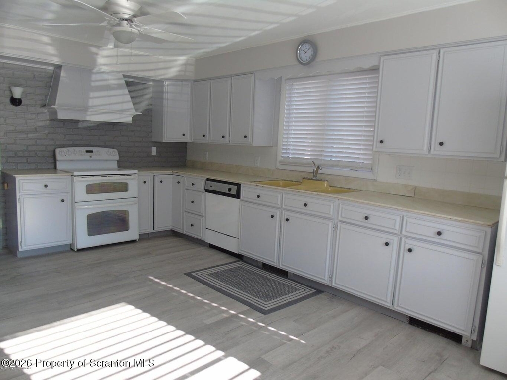 131 S Blakely Street - Photo 6