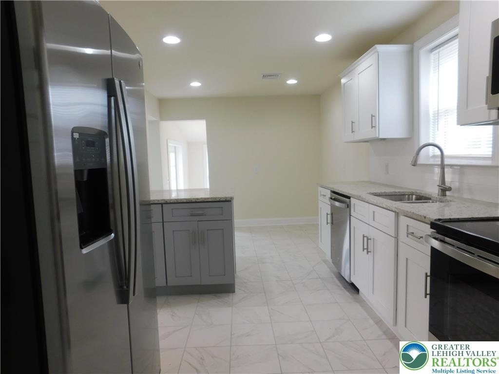 68 W Union Boulevard - Photo 11