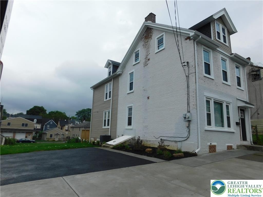 68 W Union Boulevard - Photo 1