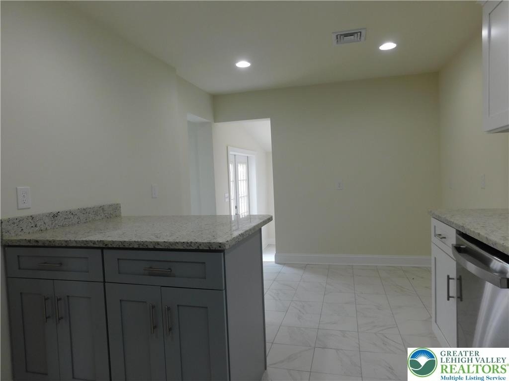 68 W Union Boulevard - Photo 13