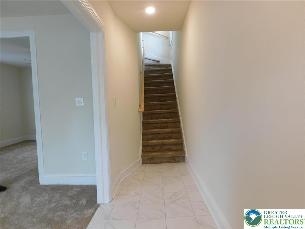 68 W Union Boulevard - Photo 3