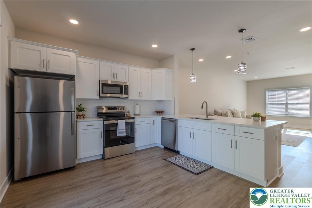 1411 Greenview Drive - Photo 9