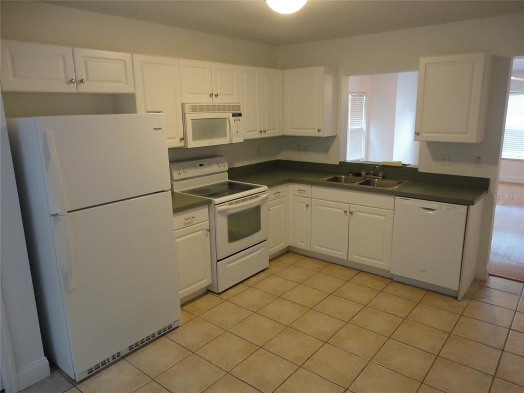 2636 Sw 35th Place - Photo 3