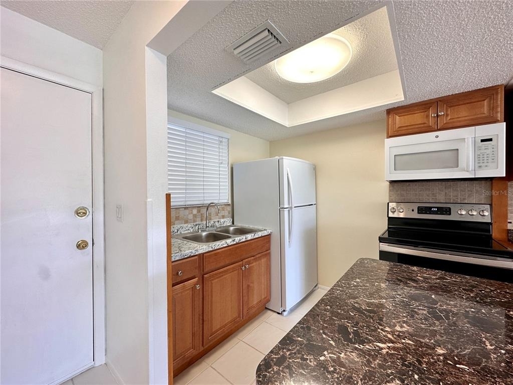 1001 W Marion Avenue - Photo 6