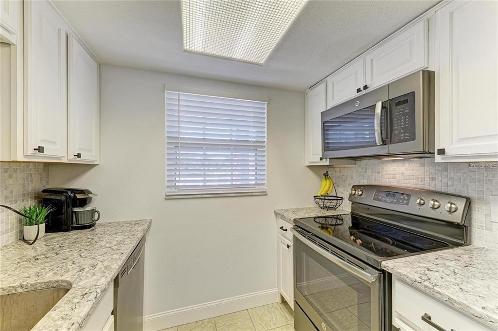 9810 Dorado Avenue - Photo 2