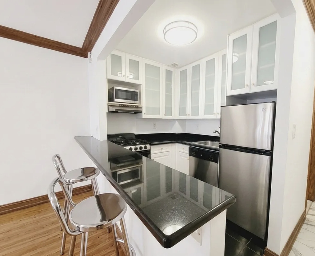  East 36th Street - Photo 5
