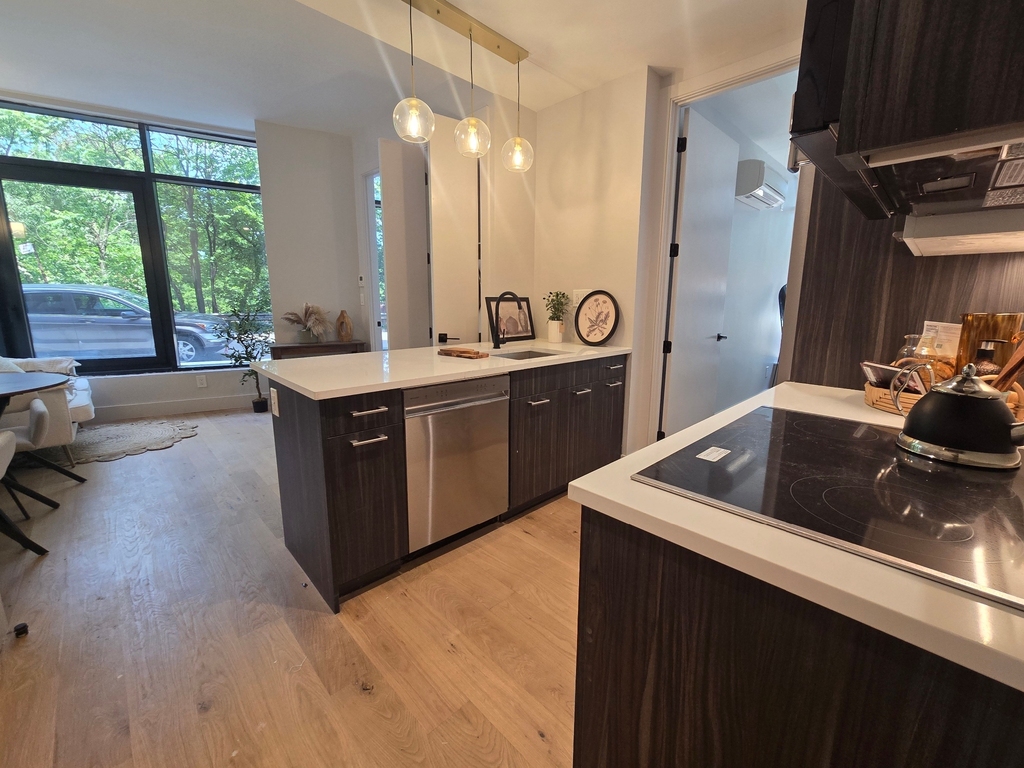1890 Pelham Parkway South - Photo 5