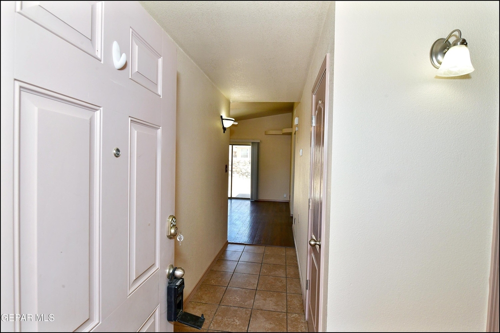 11613 Ochre Bluff Lane - Photo 5