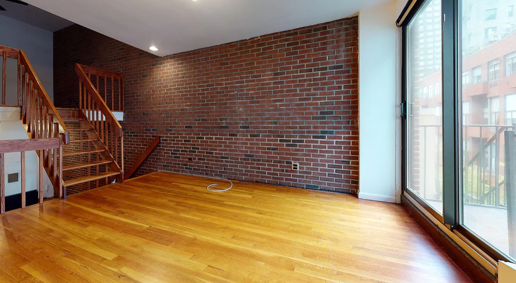 East 88 th Street  - Photo 6