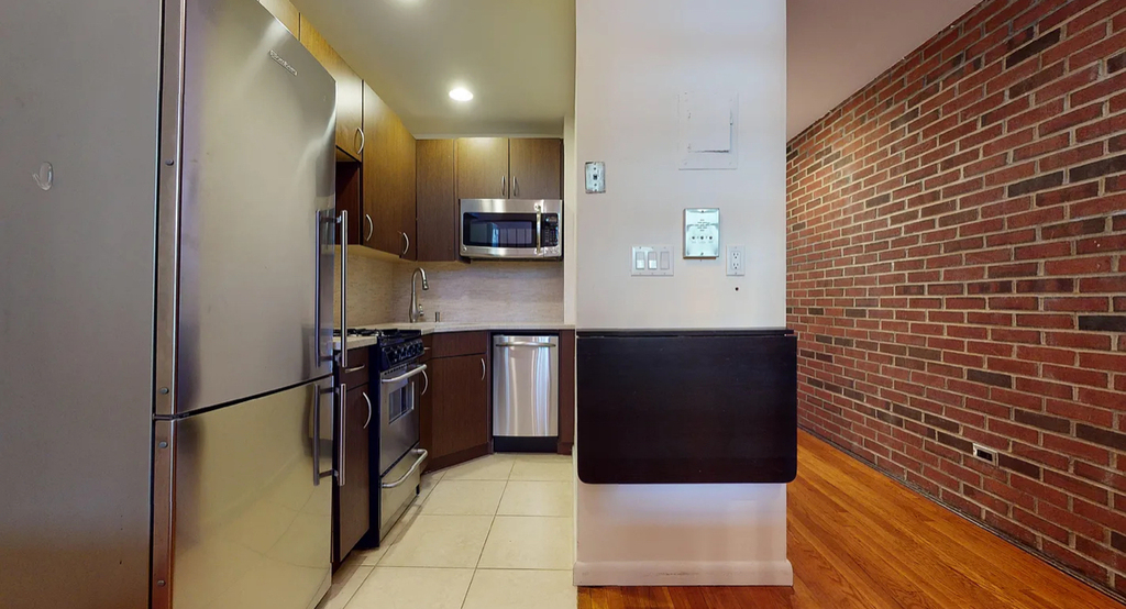 East 88 th Street  - Photo 3