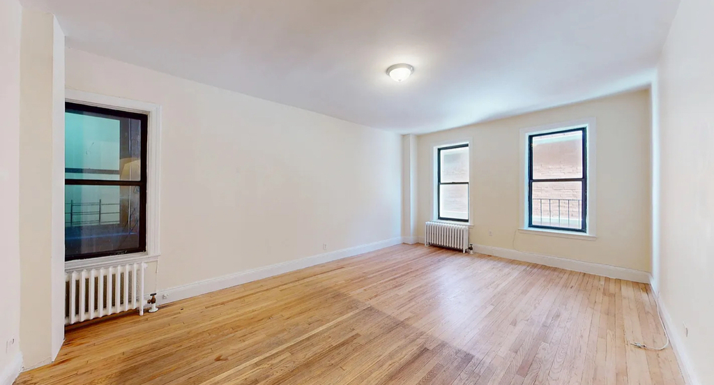East 96th Street - Photo 3