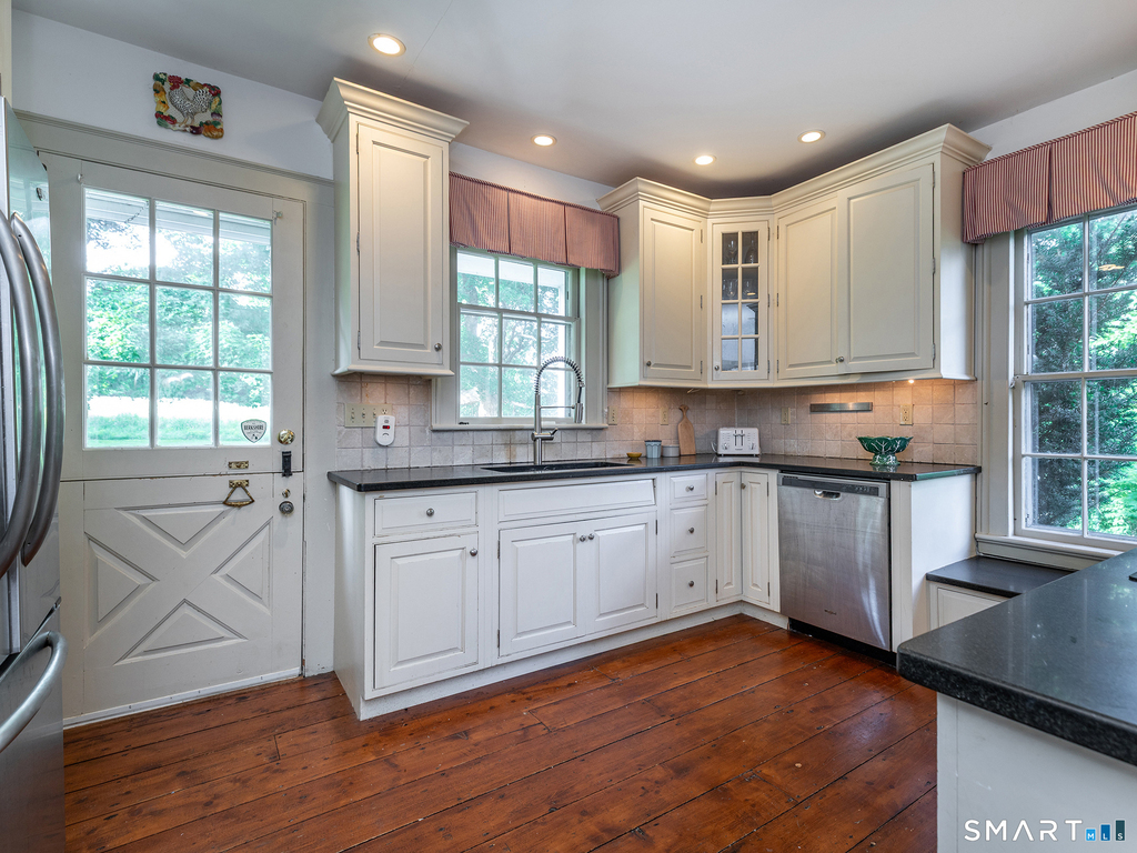 103 Litchfield Road - Photo 9