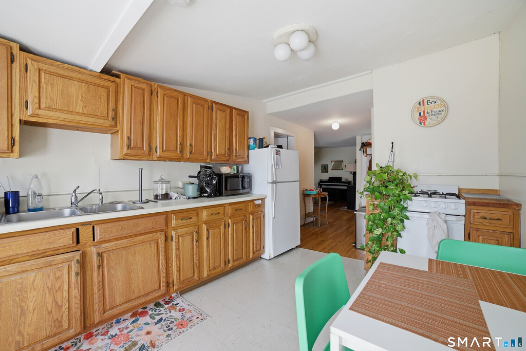 382 Whitney Avenue - Photo 10