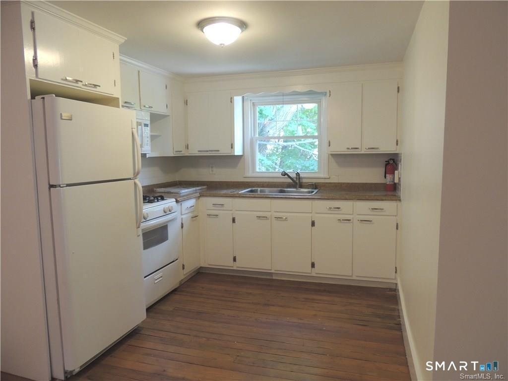 382 Winthrop Avenue - Photo 2