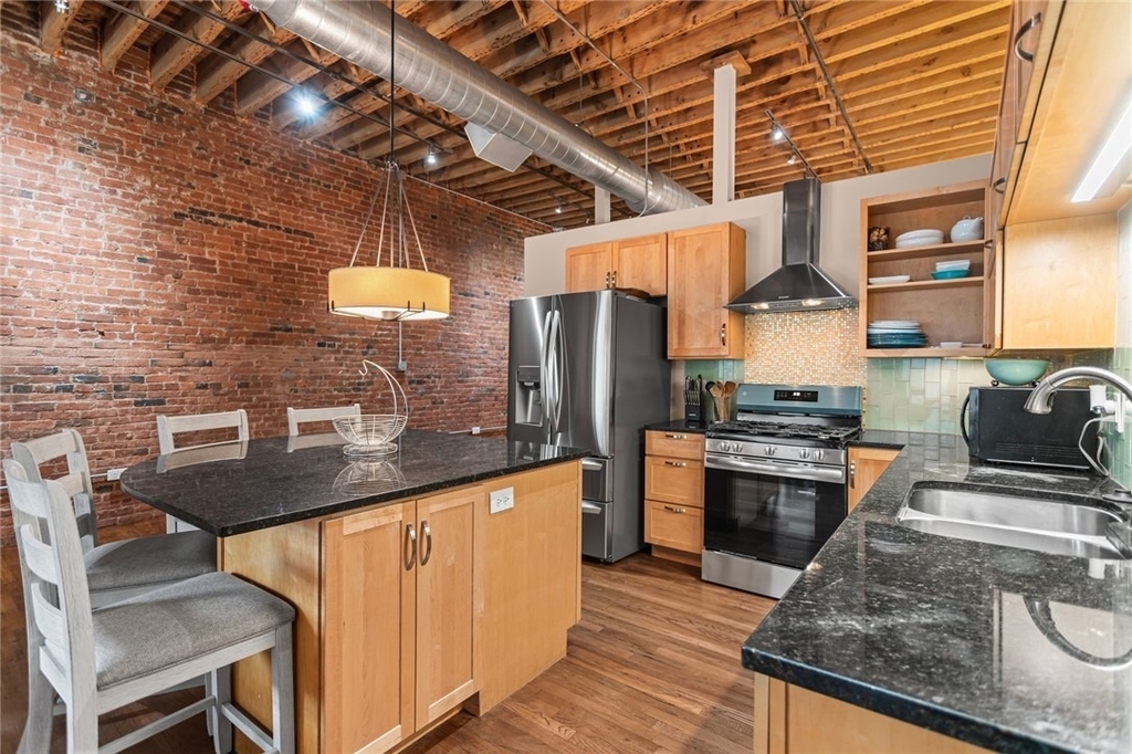 951 Liberty Ave - Photo 3