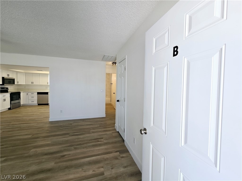 1083 E Calvada Boulevard - Photo 6