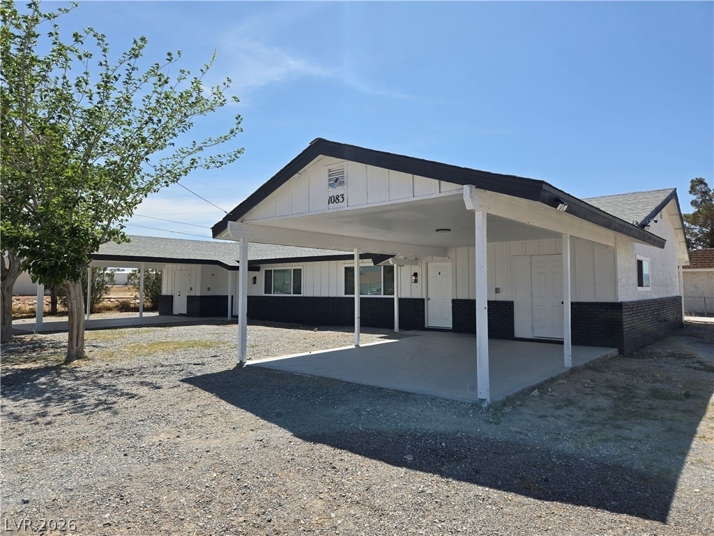 1083 E Calvada Boulevard - Photo 1
