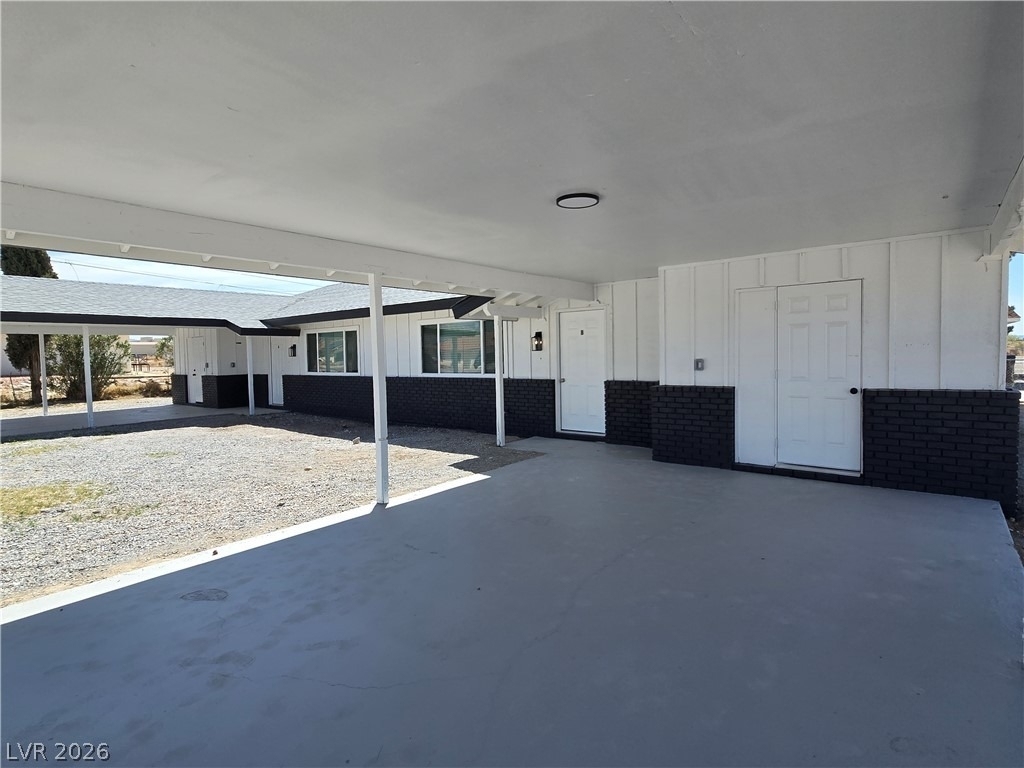 1083 E Calvada Boulevard - Photo 3