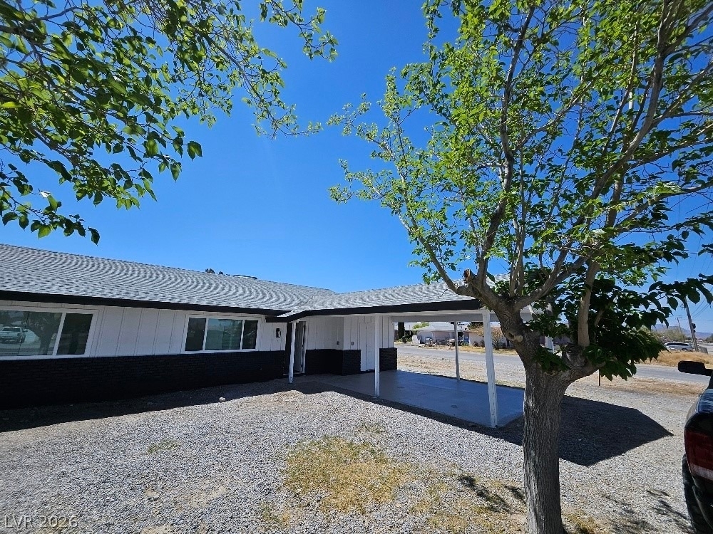 1083 E Calvada Boulevard - Photo 2