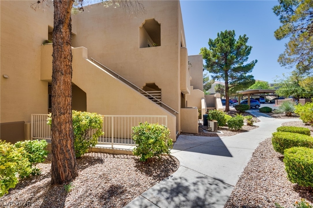 1900 Villa Palms Court - Photo 0