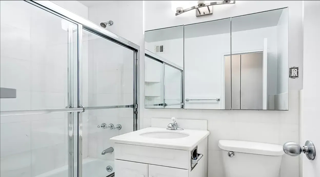 8th Avenue - Photo 2