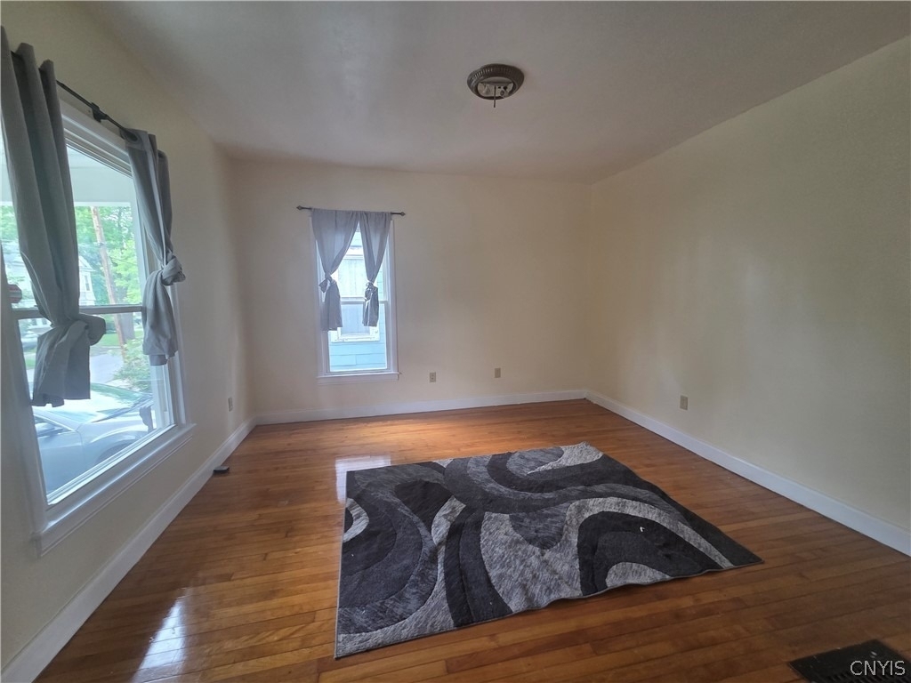 517 Garfield Avenue - Photo 2
