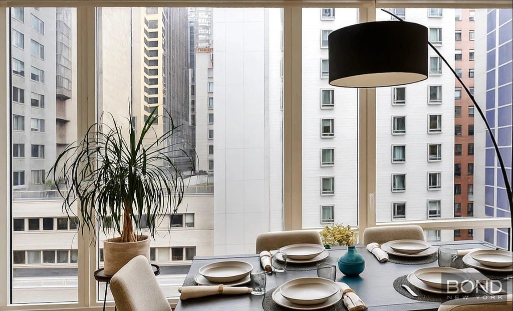 East 44th Street - Photo 2