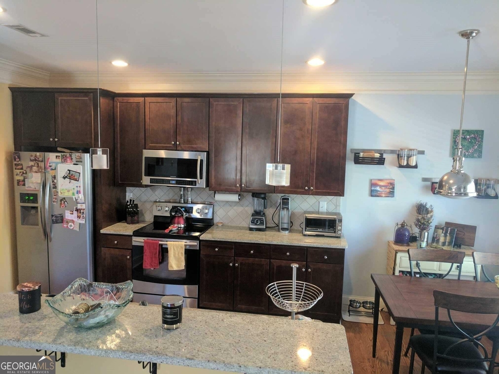 658 Irwin Street Ne - Photo 4