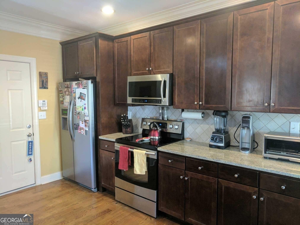 658 Irwin Street Ne - Photo 7
